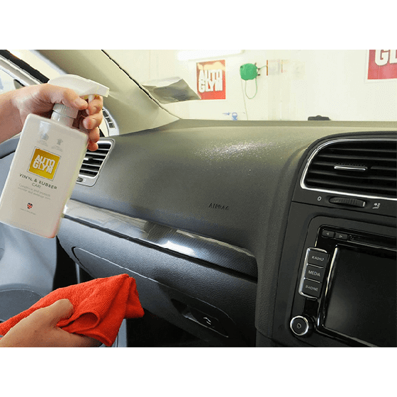 Detailing car interior with Autoglym Vinyl and Rubber Care